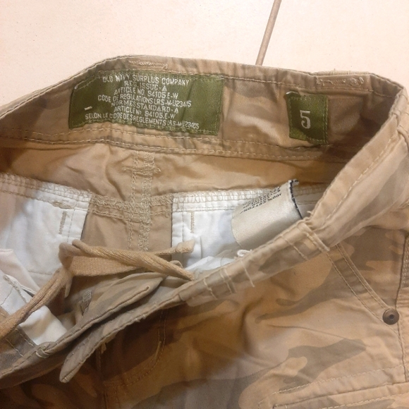 Old navy cargo  short - Picture 3 of 4